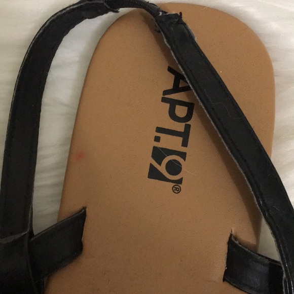 Two pairs‎ of sandals APT 9 and RUE 21 sz 8 - Picture 5 of 8